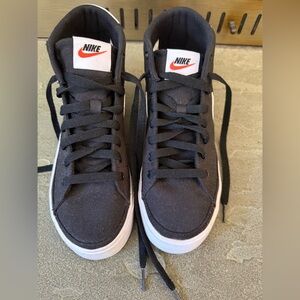 Nike women's Court Legacy 8.5 Canvas worn once